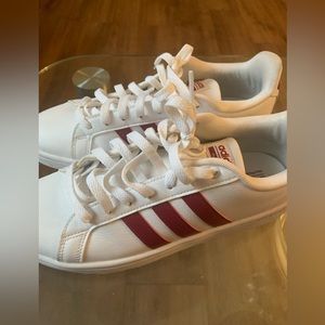 Adidas size 9 shoes women’s